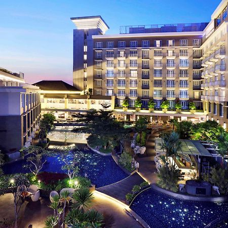 แกรนด์ เมอร์เคียว บันดุง เซเตียบุดี Hotel ภายนอก รูปภาพ