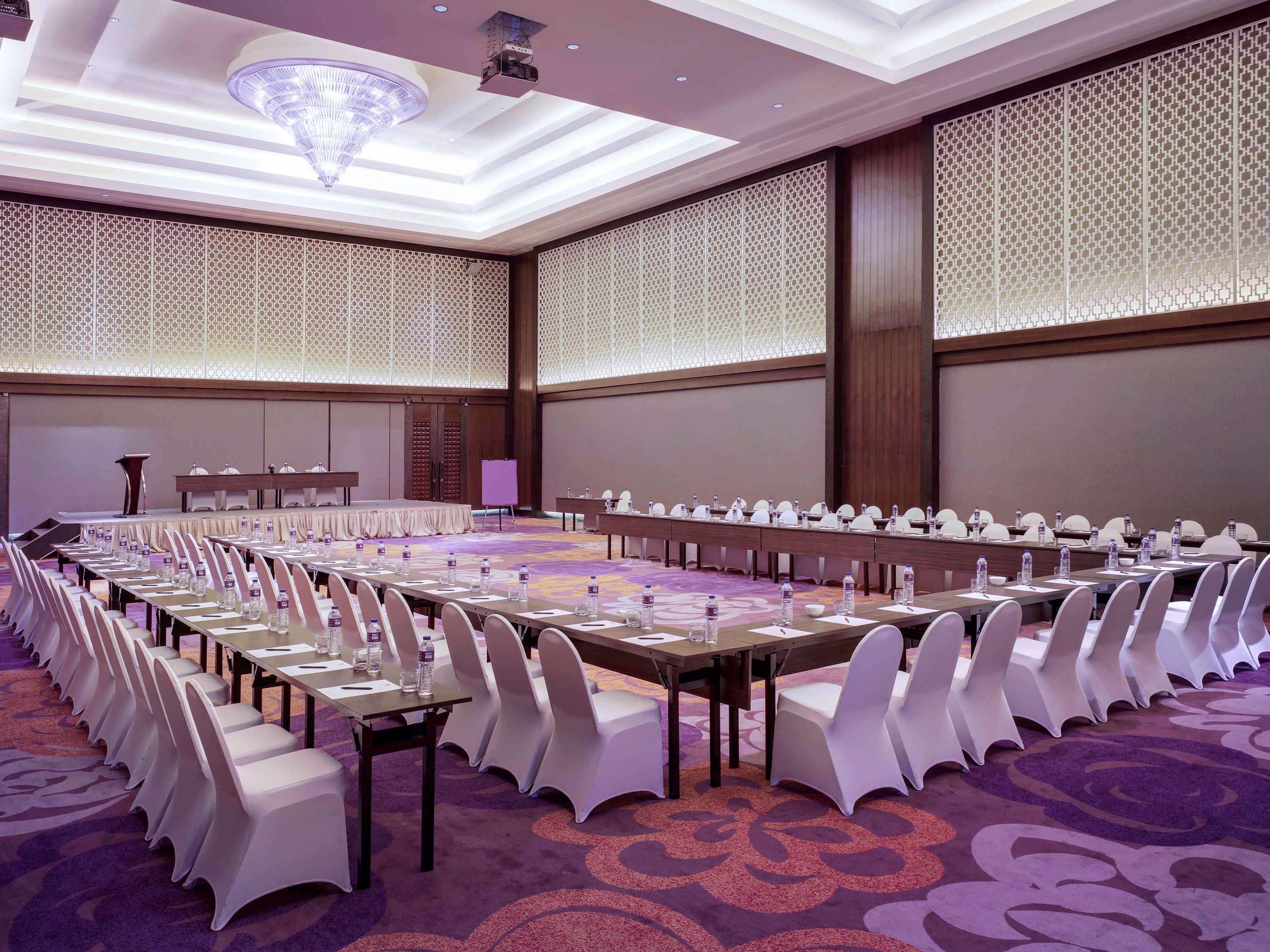แกรนด์ เมอร์เคียว บันดุง เซเตียบุดี Hotel ภายนอก รูปภาพ