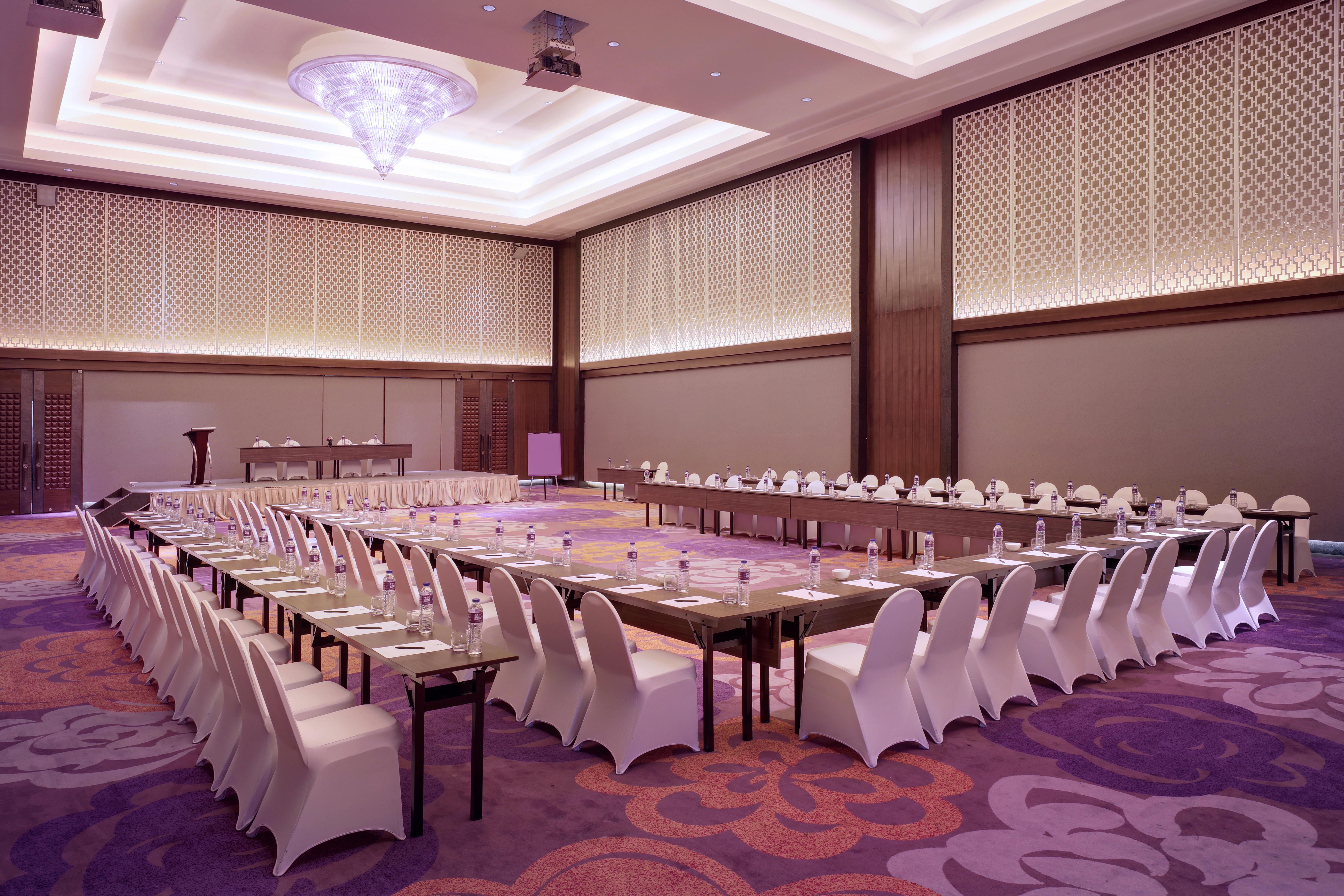 แกรนด์ เมอร์เคียว บันดุง เซเตียบุดี Hotel ภายนอก รูปภาพ