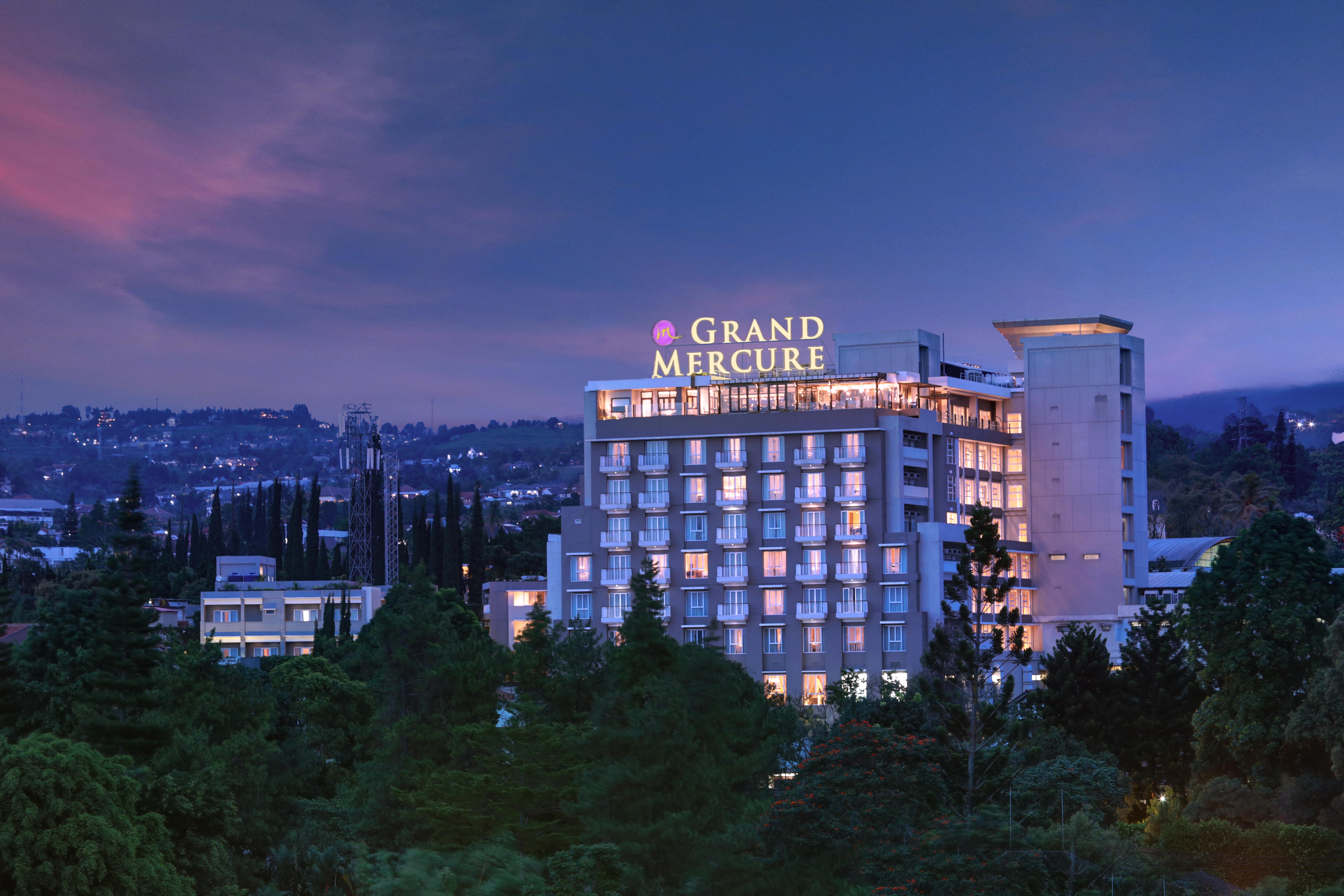 แกรนด์ เมอร์เคียว บันดุง เซเตียบุดี Hotel ภายนอก รูปภาพ