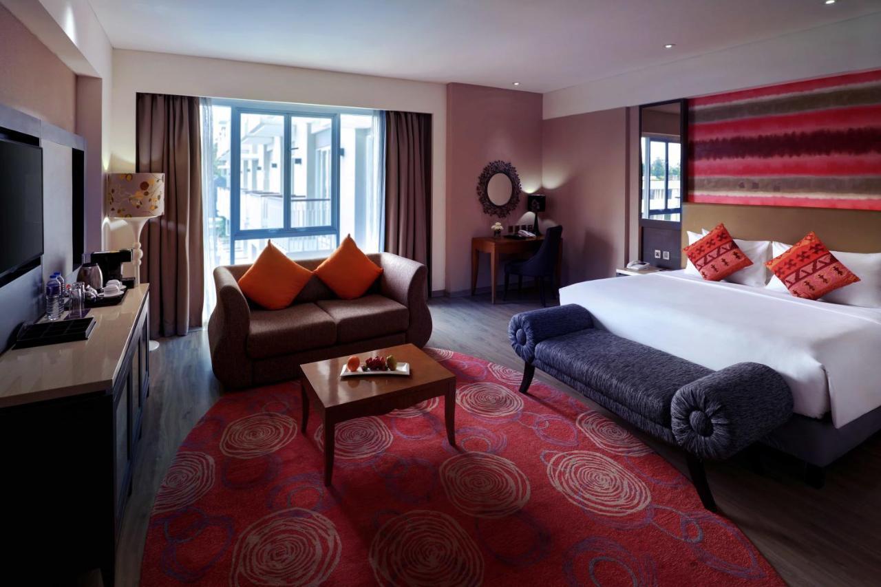 แกรนด์ เมอร์เคียว บันดุง เซเตียบุดี Hotel ภายนอก รูปภาพ
