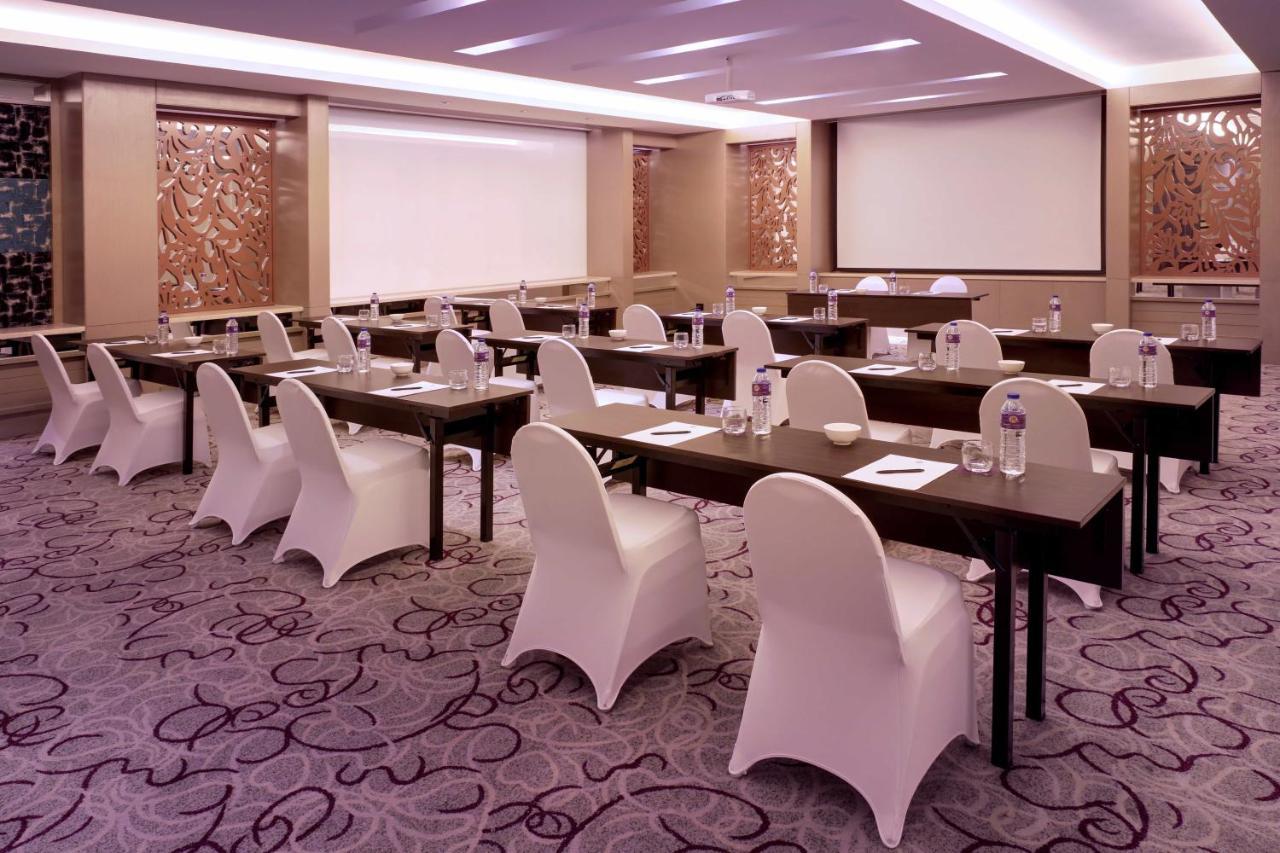 แกรนด์ เมอร์เคียว บันดุง เซเตียบุดี Hotel ภายนอก รูปภาพ