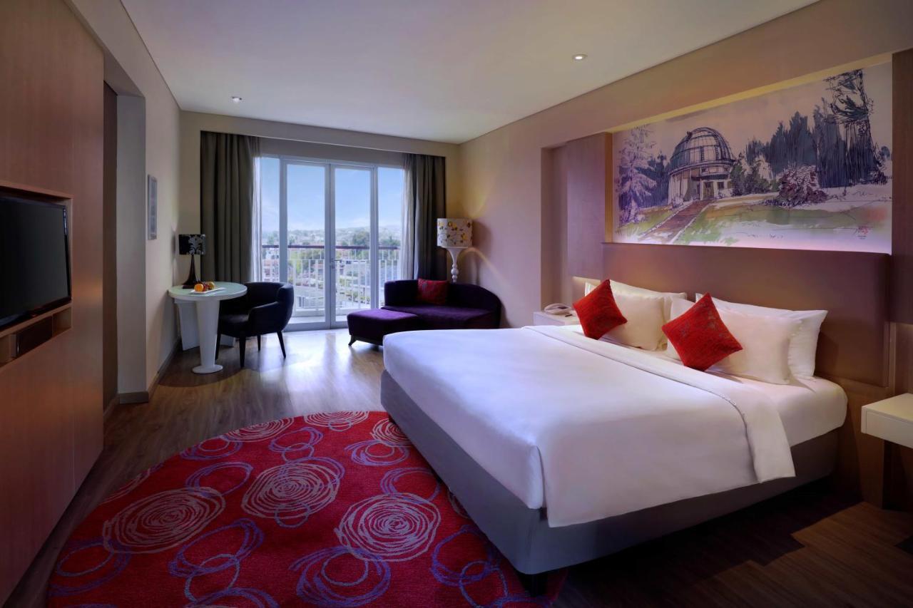 แกรนด์ เมอร์เคียว บันดุง เซเตียบุดี Hotel ภายนอก รูปภาพ