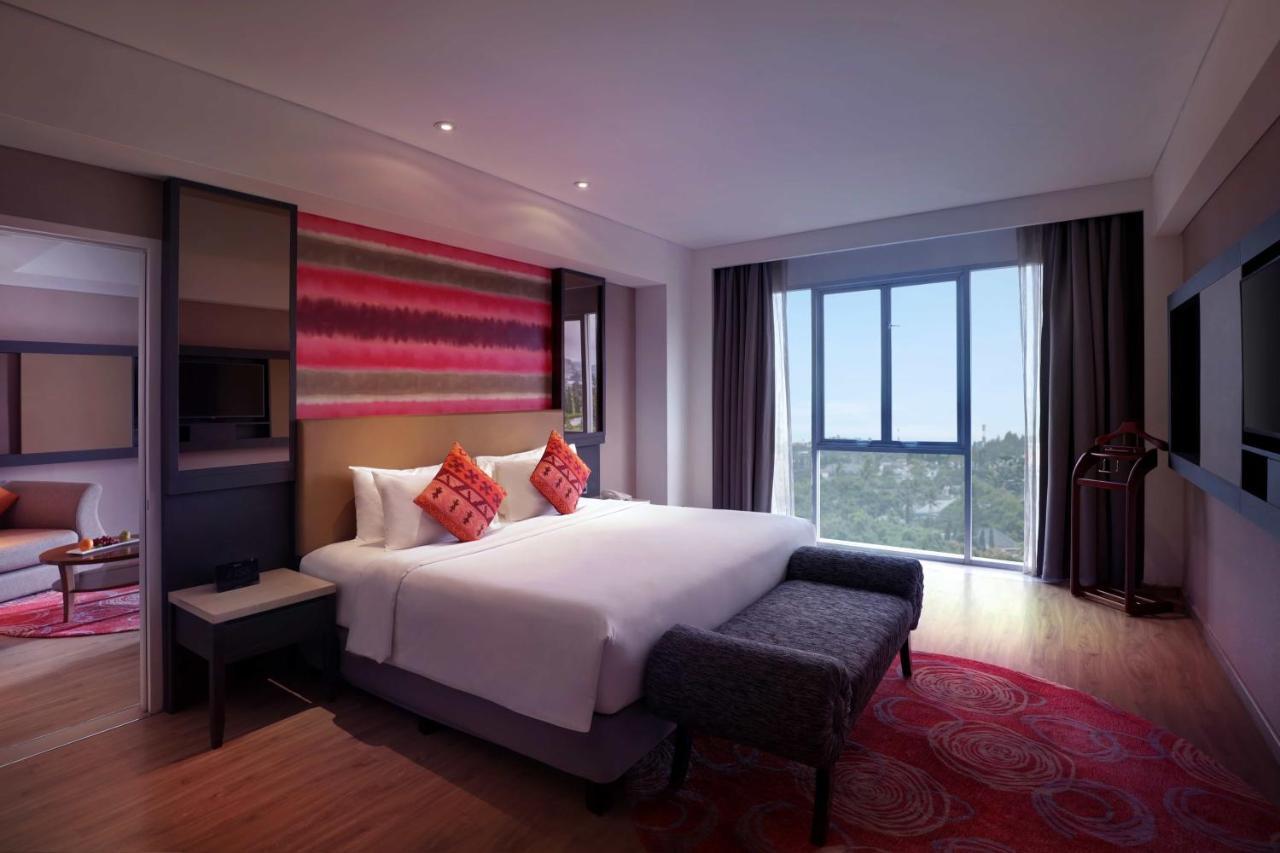 แกรนด์ เมอร์เคียว บันดุง เซเตียบุดี Hotel ภายนอก รูปภาพ